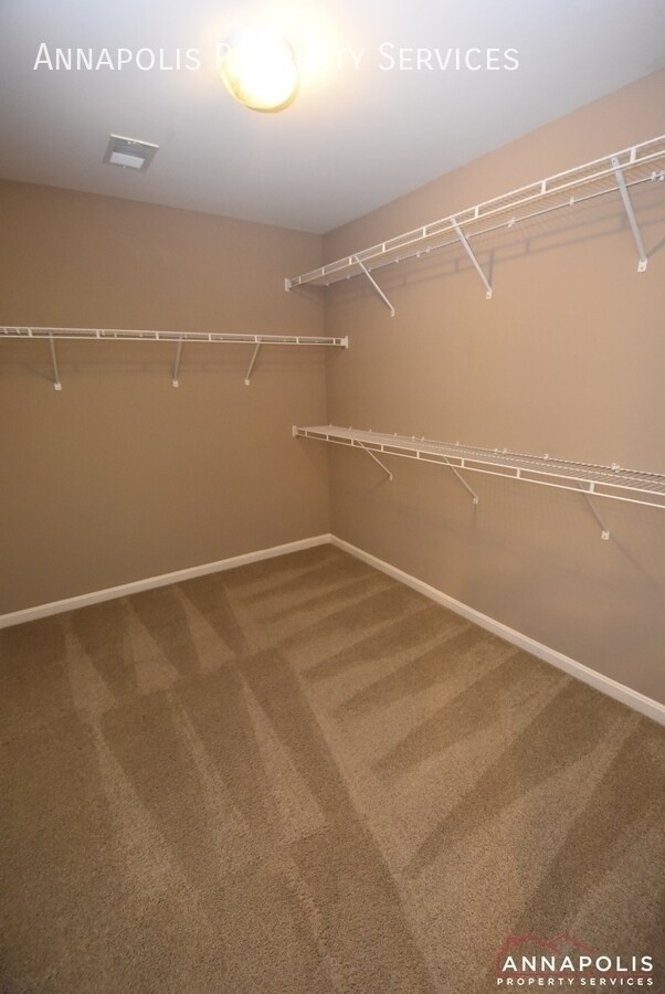 Building Photo - 402 St Martins Choice Ln
