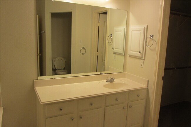 Building Photo - 20723 Fernwick Village Dr