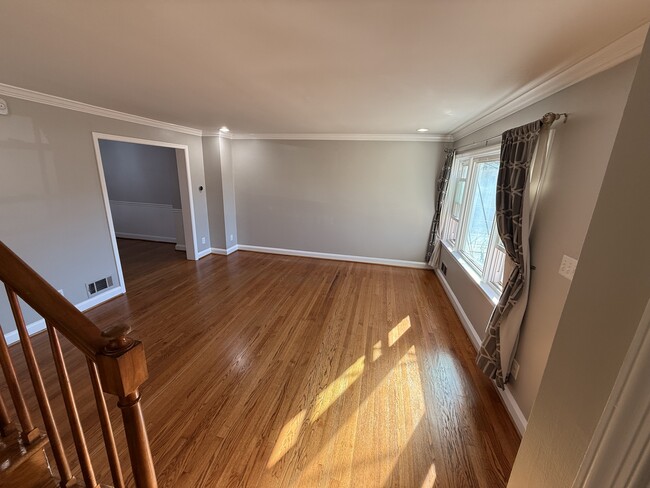 Building Photo - 21 Skidmore Ct