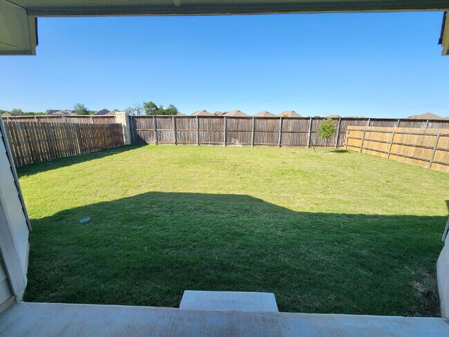 Building Photo - "Bright and Beautiful 3-Bedroom 2-Bath Hom...