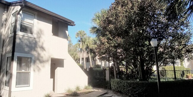 Building Photo - Stunning 1/1 Condo remodeled for Rent in front of Full Sail Winter Park!