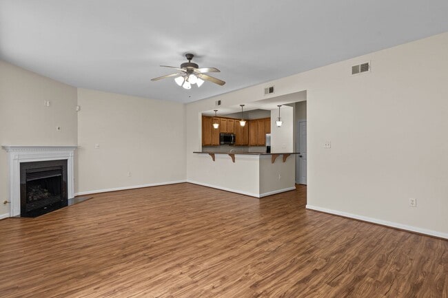 Building Photo - Beautiful 3-Bedroom Condo in Norfolk.
