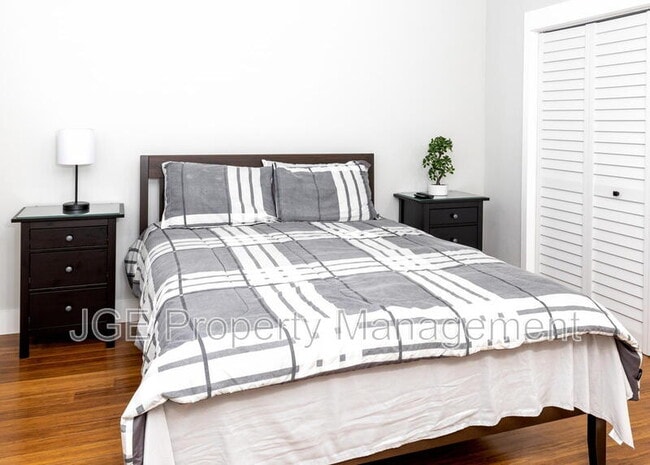 Building Photo - 270 NE 191st St