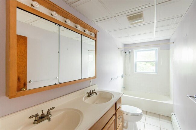 Building Photo - 455 Child St