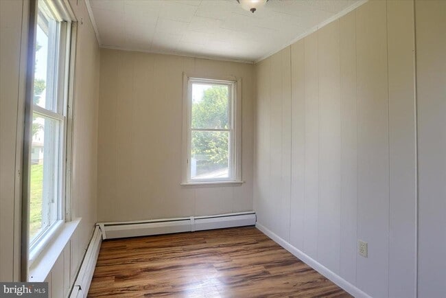 Building Photo - 115 3rd St