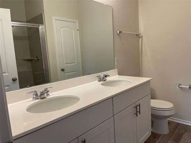 Building Photo - 105 Onna St