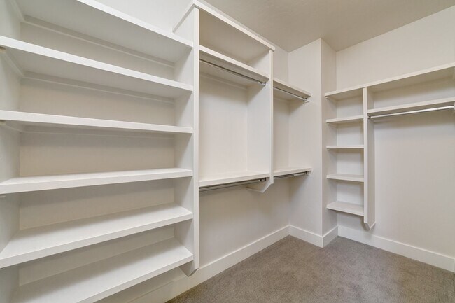 Building Photo - 3 Bedroom 2.5 Bathroom Townhouse in Harris Ranch.