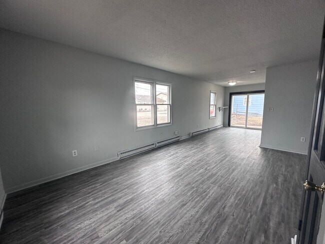 Building Photo - 202-B California-