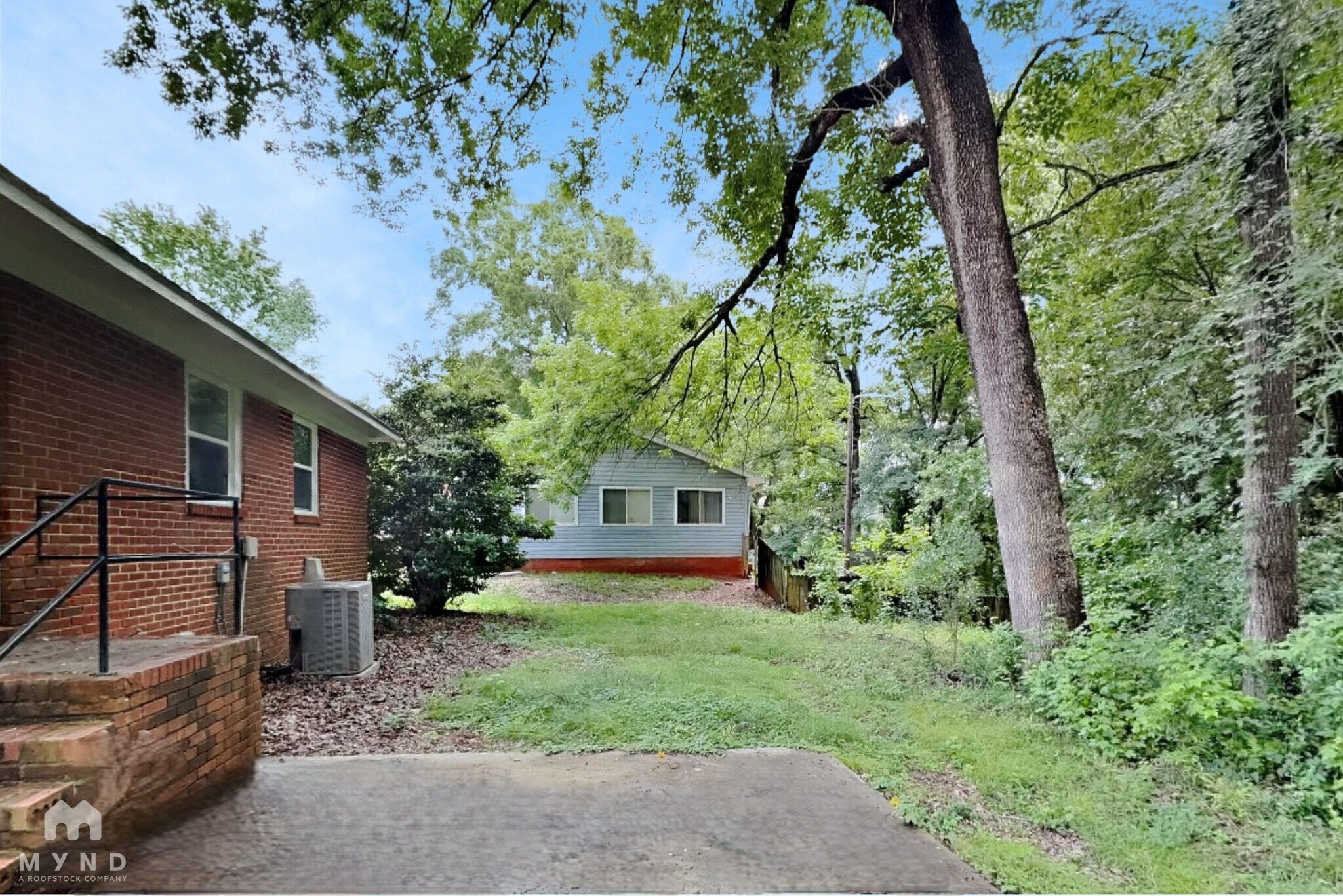 Building Photo - 2405 Longleaf Dr