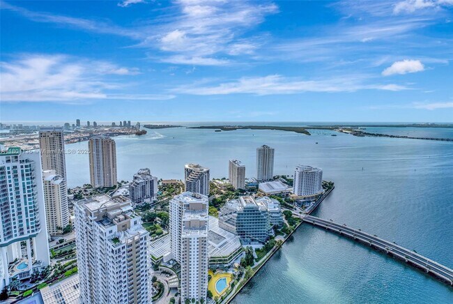 Building Photo - 495 Brickell Ave
