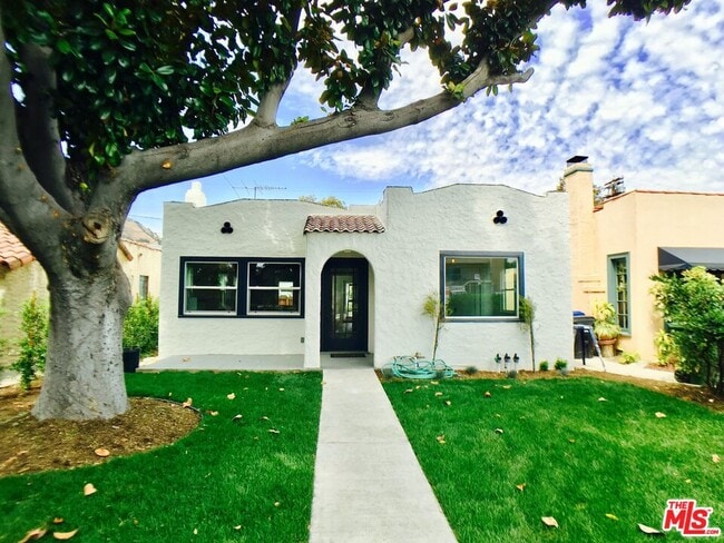 Building Photo - 3835 Hollypark Pl