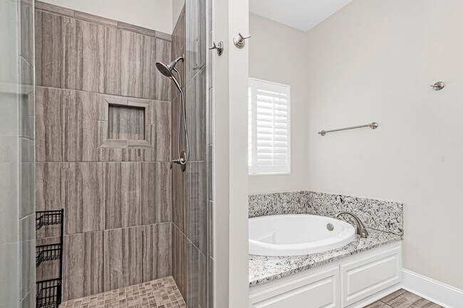 Building Photo - 3 Bedroom House In Rouzan| Community Pool