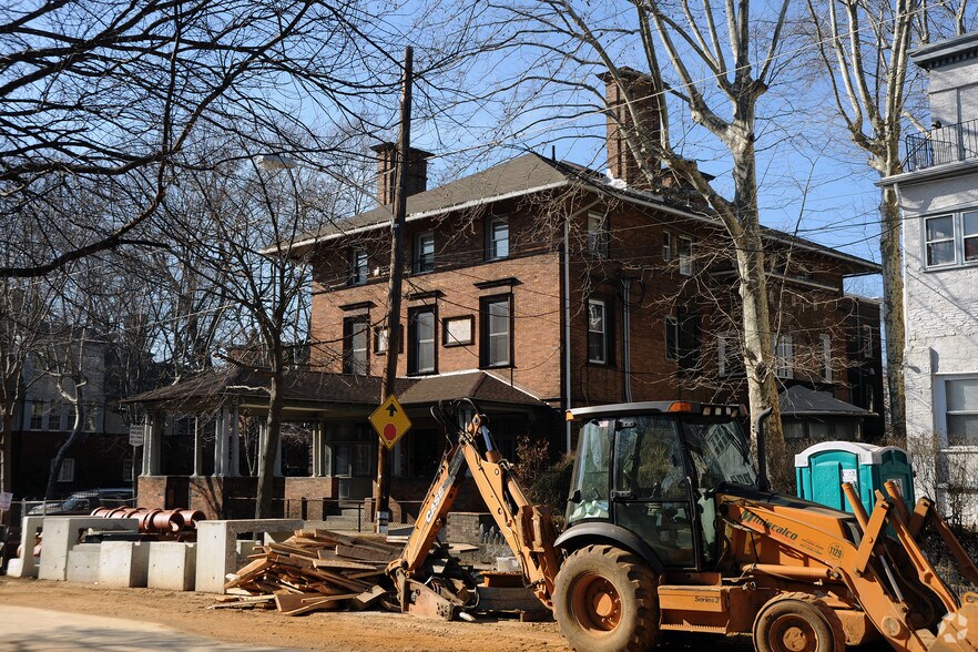 Building Photo - 3511 Baring St