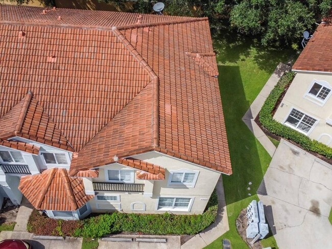Building Photo - 1302 S Beach Cir