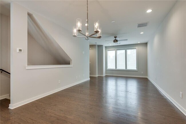 Building Photo - 415 Gartrell St SE