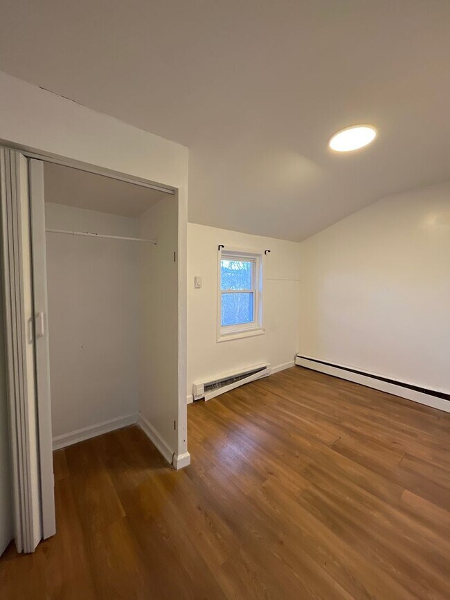 Building Photo - 485 S Walnut St