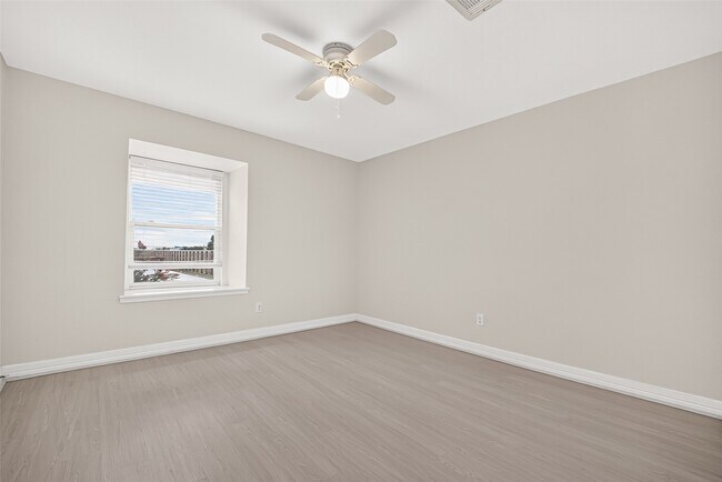 Building Photo - 10383 Briar Forest Dr