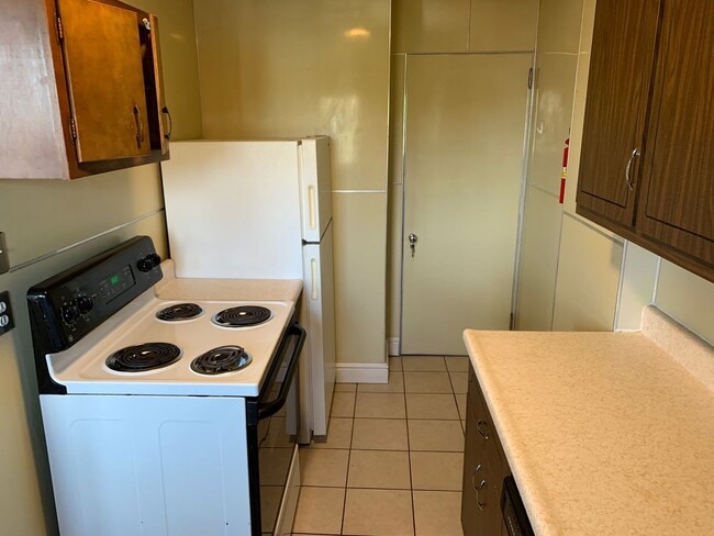 Building Photo - Available August 1, 2026; Lease will end July 27, 2027