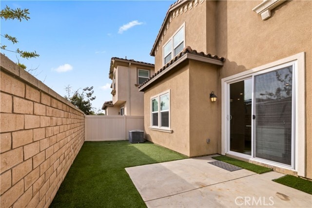 Building Photo - 880 Julie Pl