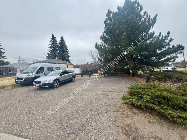 Building Photo - 515-517 25th St N