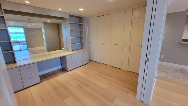 Building Photo - LA JOLLA VILLAGE - Park Prospect - Nice 2 ...