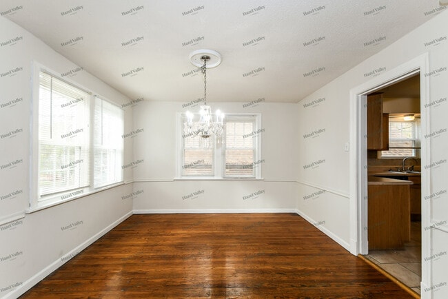 Building Photo - 515 Carson Rd