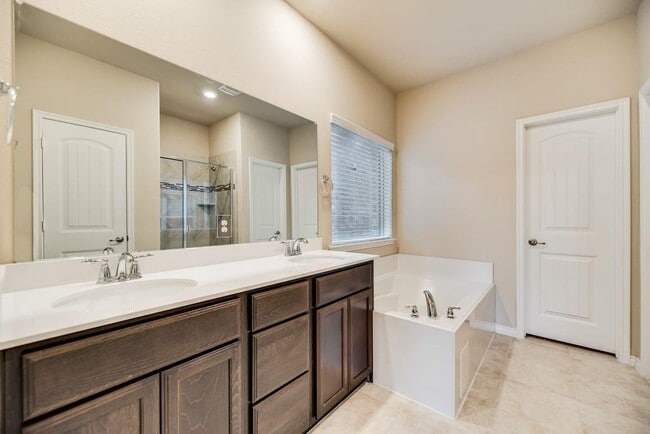 Building Photo - 10129 Leander Pl