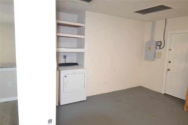 Building Photo - 746 Barbara St