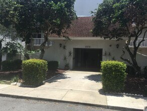 Building Photo - Central Orlando ground floor condo in gate...