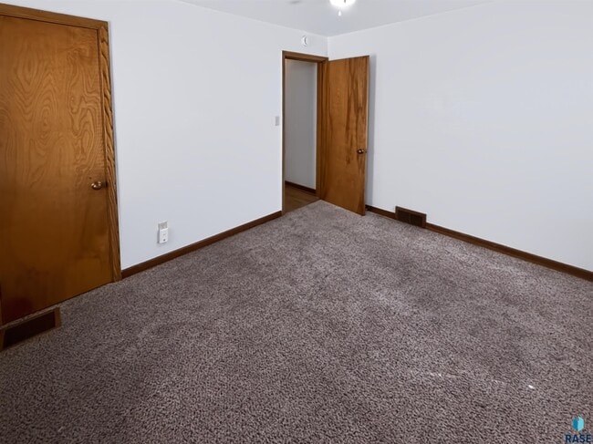 Building Photo - 519 N Wayland Ave
