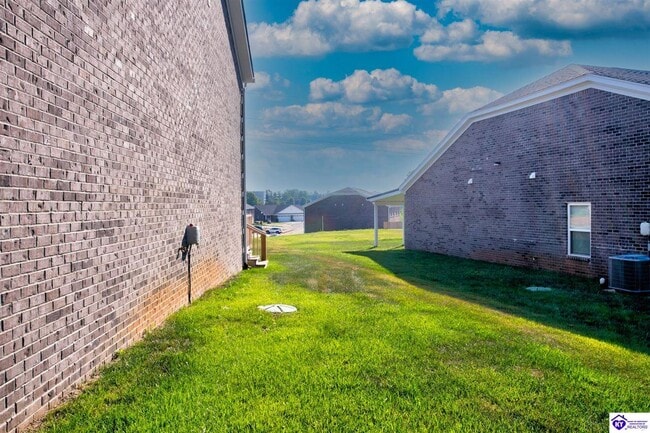 Building Photo - 203 Dixon Cir