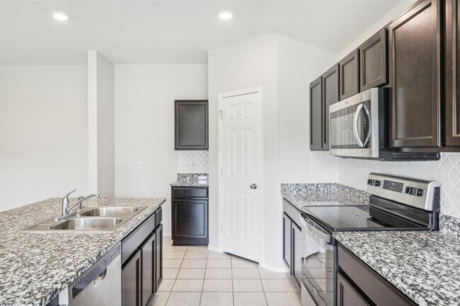 Building Photo - 9701 Kensley Rose Dr