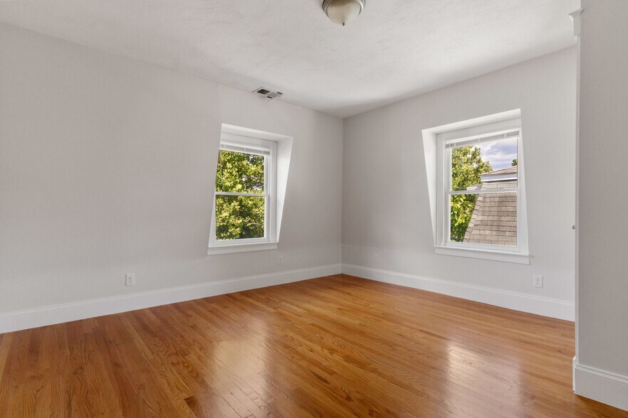 Building Photo - 102 Jaques St
