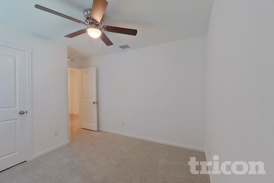 Building Photo - 827 Ginkgo Wy