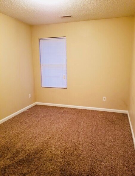 Building Photo - 4925 Sierra Way