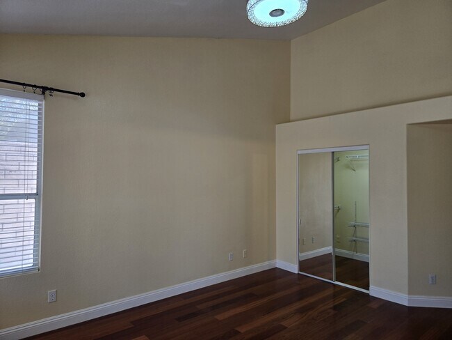 Building Photo - 8417 San Ramon Dr