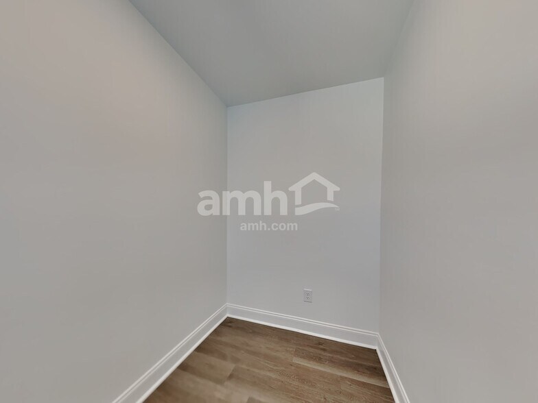 Building Photo - 110 Trevino Dr