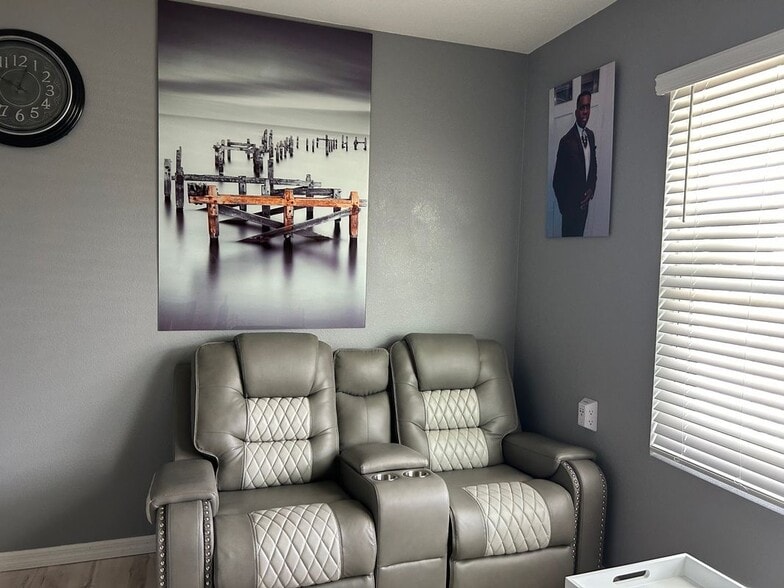 Building Photo - 845 Ambleside Dr