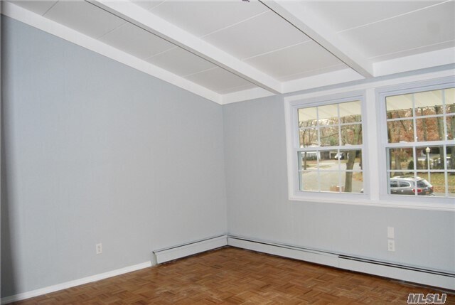 Building Photo - 8 Horseshoe Ln