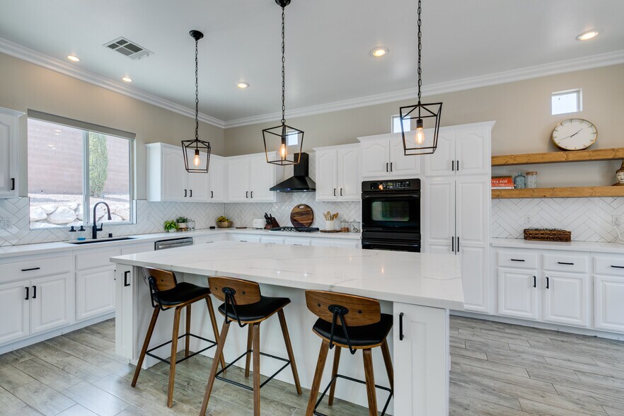 Building Photo - 65 Teahouse St