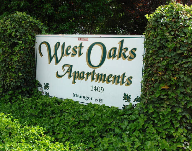 Building Photo - West Oaks Apartments