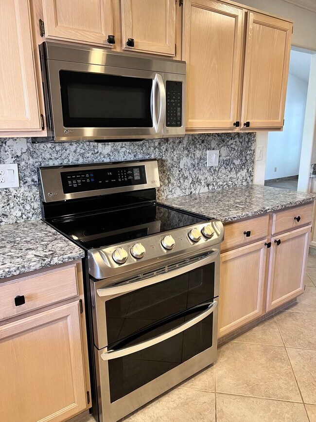 Building Photo - Ahwatukee Charmer!