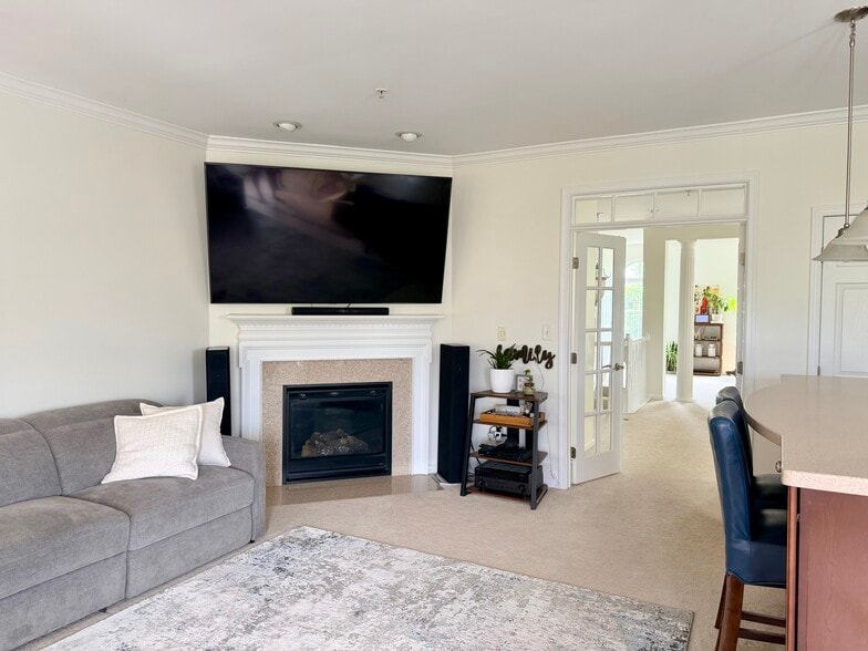 Building Photo - 9360B Esplanade Ct