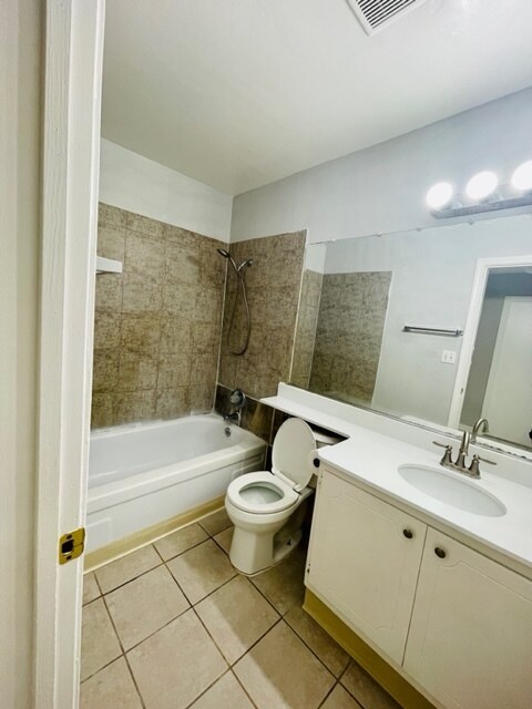 Building Photo - 8164 Valley Green Dr
