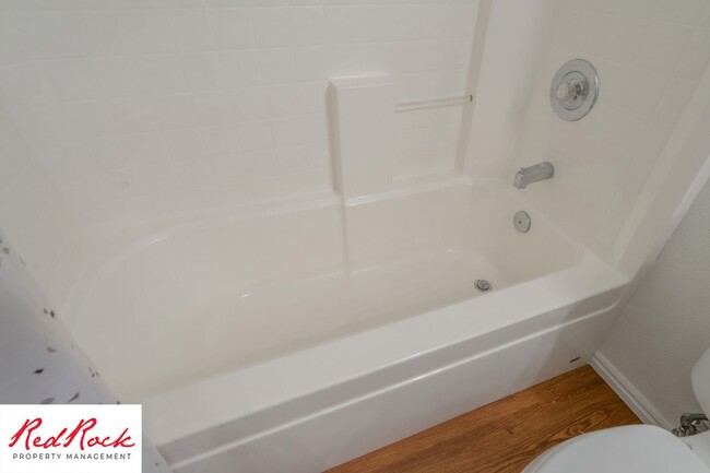 Building Photo - Remodeled 3 Bedroom Townhome with Great Vi...