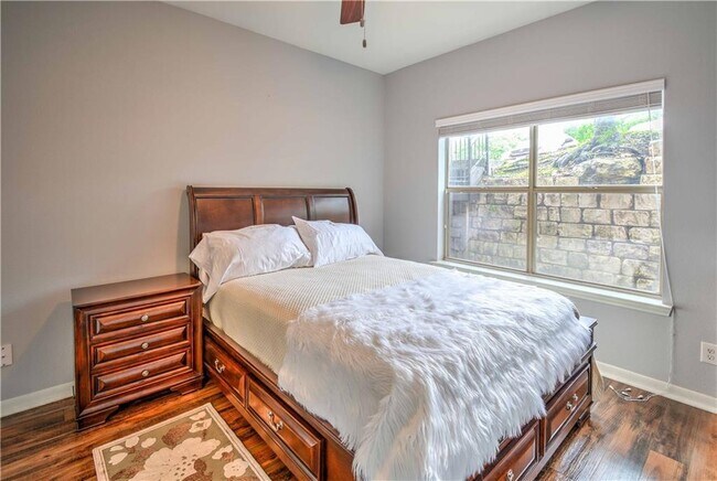 Building Photo - 6000 Shepherd Mountain Cove