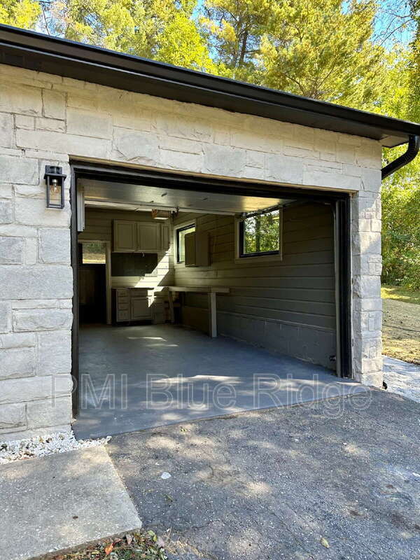 Building Photo - 2028 Arlington Pl