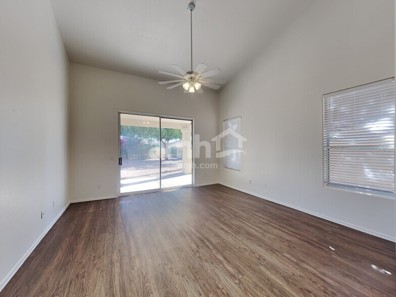 Building Photo - 13381 W Wilshire Dr