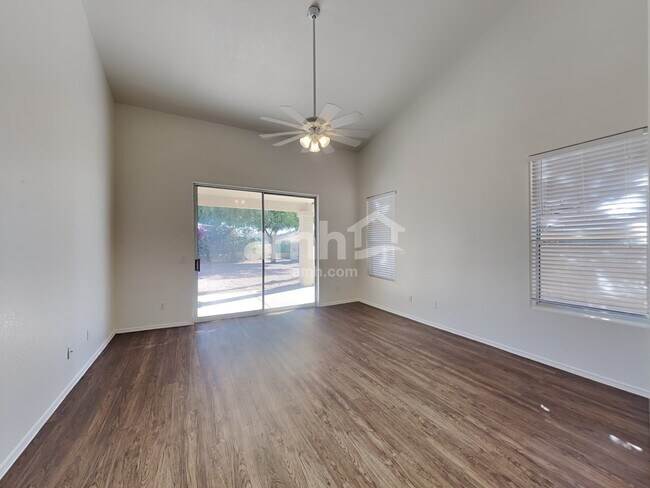 Building Photo - 13381 W Wilshire Dr