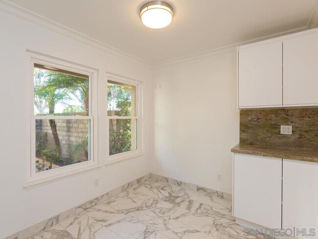 Building Photo - 1804 Caminito Ascua